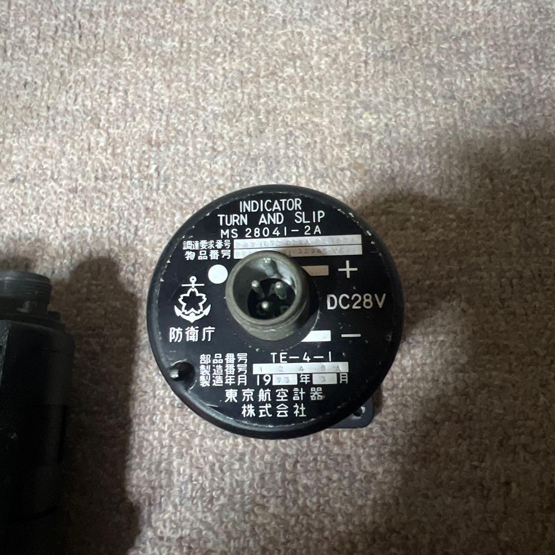 航空機模擬操縦桿と実際に航空機で使われていたアナログ計器セット