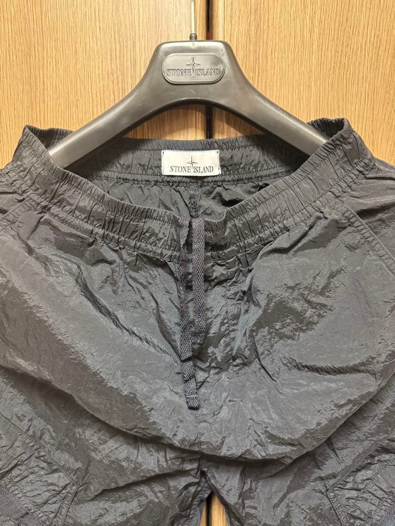STONE ナイロンメタル　ショートパンツ