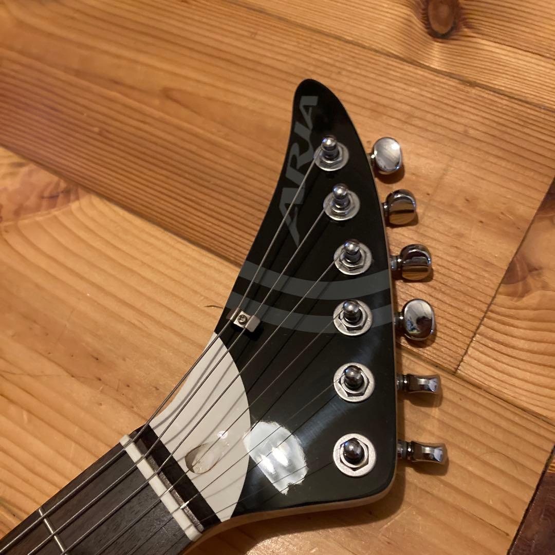 サッカーボール型エレキギター 2010 南アフリカ　ミニギター　トラベルギター