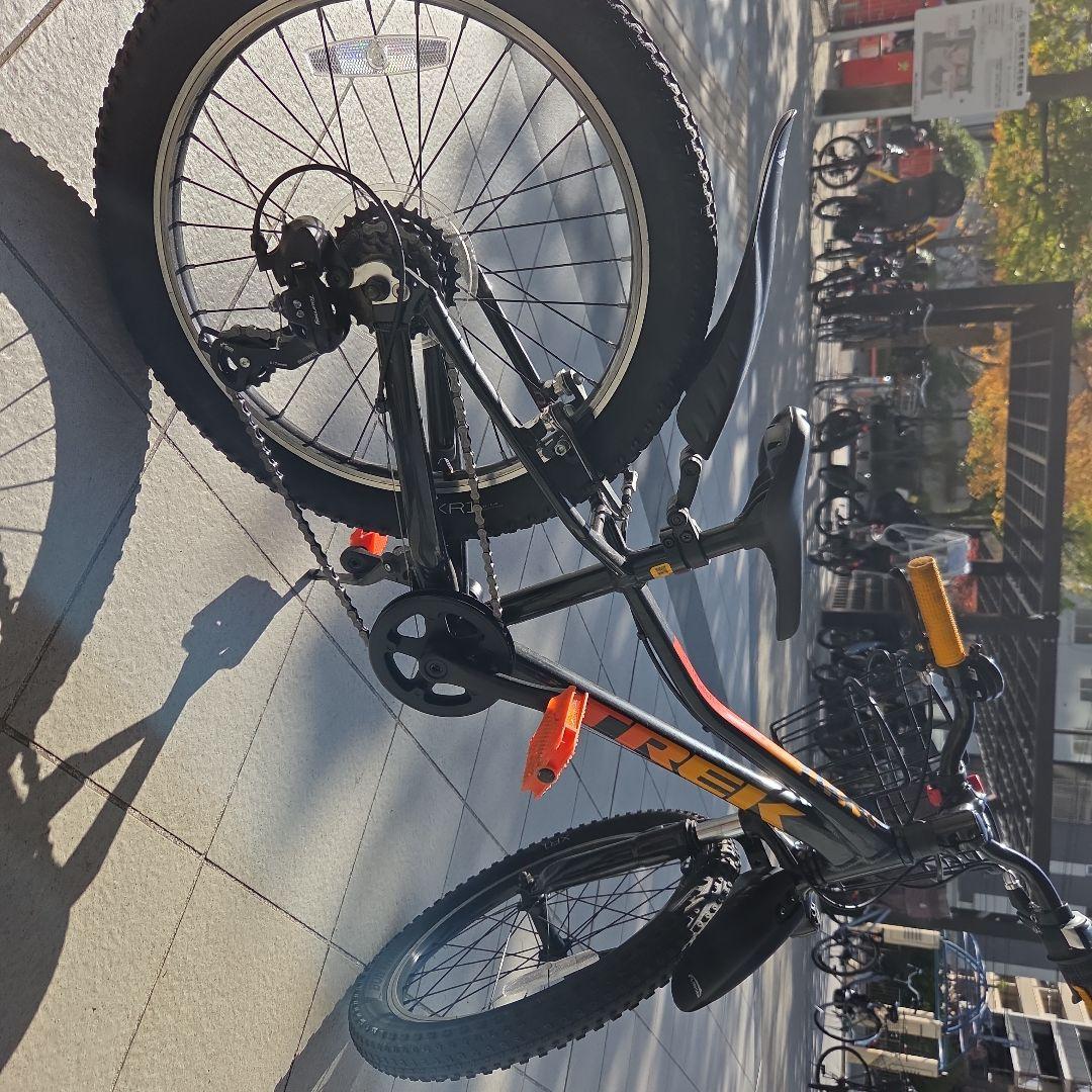 Trek キッズ自転車 20インチ ブラック/オレンジ　(東京都中央区引取のみ)