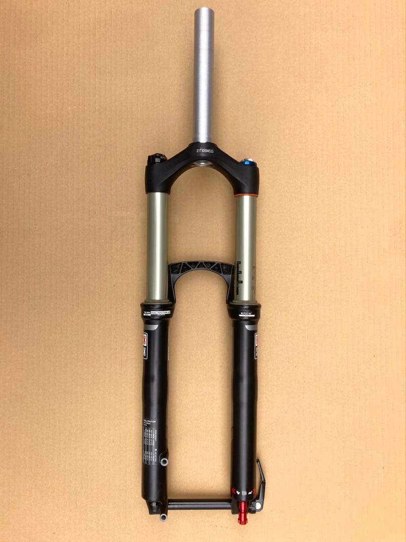 美品!!26インチ ロックショックス REVELATION /ROCKSHOX