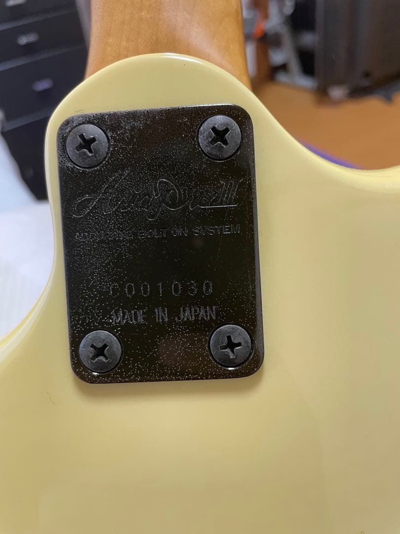 Aria Pro II RS-Hellcat アイボリー