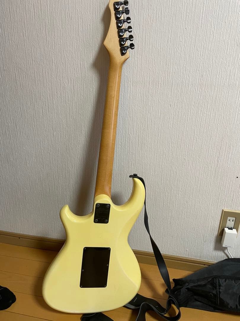 Aria Pro II RS-Hellcat アイボリー