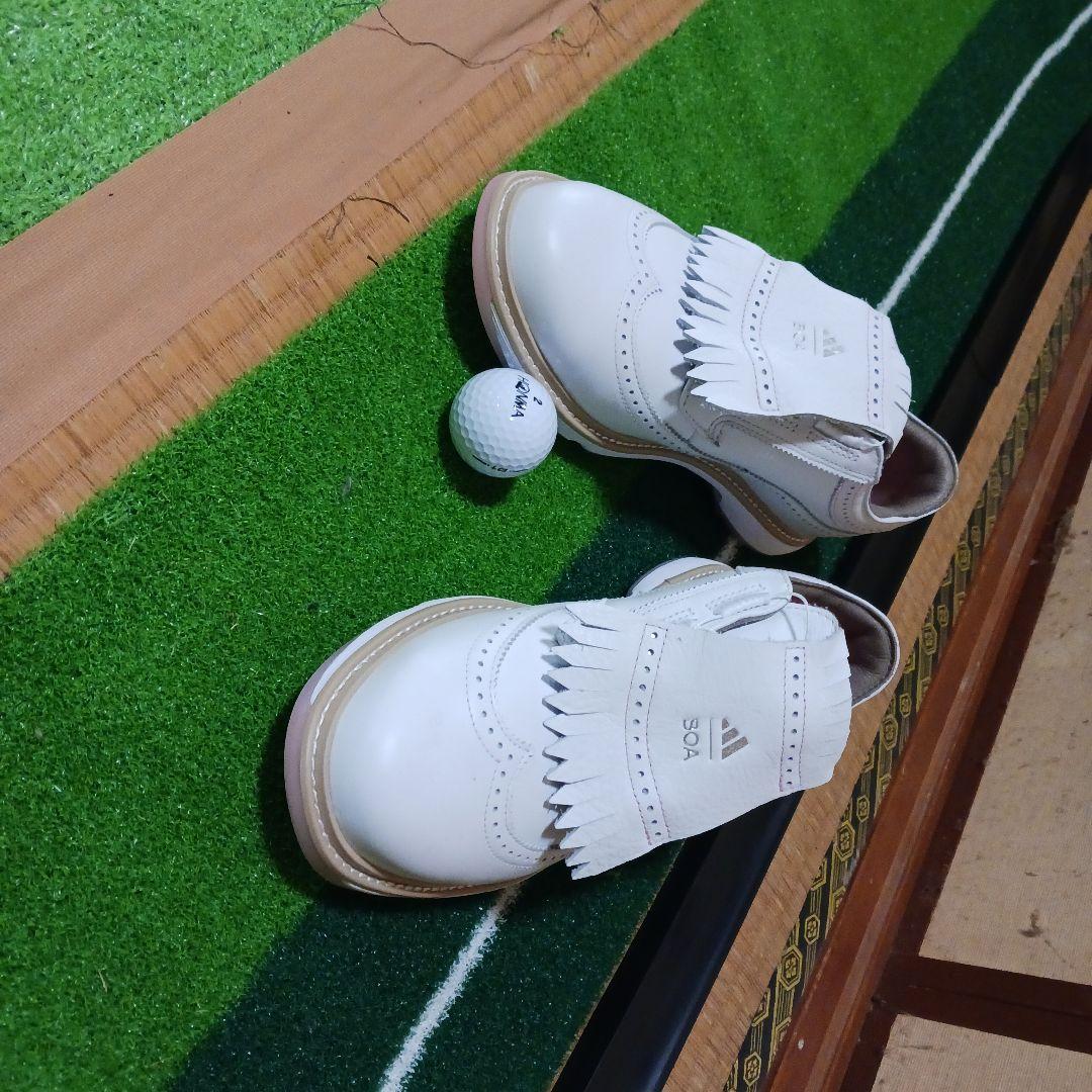 ゴルフシューズ新品未使用です、サイズ違いで購入しました、箱はありません。
