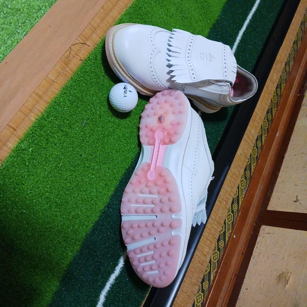 ゴルフシューズ新品未使用です、サイズ違いで購入しました、箱はありません。