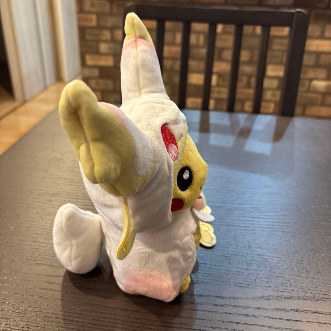 メガタブンネのポンチョを着たピカチュウぬいぐるみ