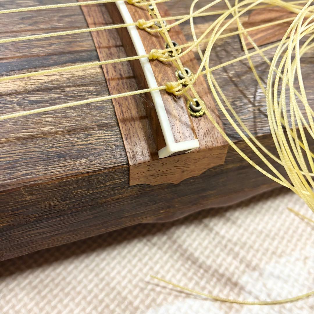 琴 十三弦 金蒔絵 並甲 すだれ彫り 13弦 和楽器