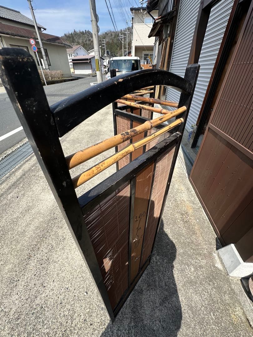 古いオシャレな衝立です。4つ折り 高さ120㌢　4枚幅160㌢（40㌢/1枚）
