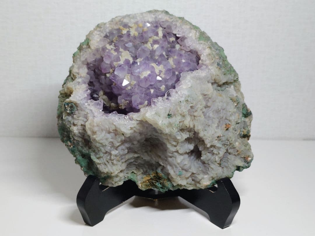 アメジスト 1.8kg 水晶 クォーツ 原石 鑑賞石 自然石 誕生石 鉱物 水石