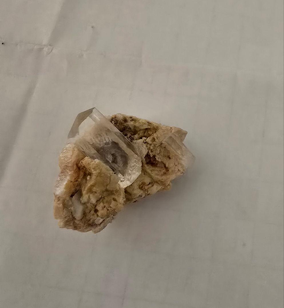 フェナカイト　結晶　原石　母岩つき