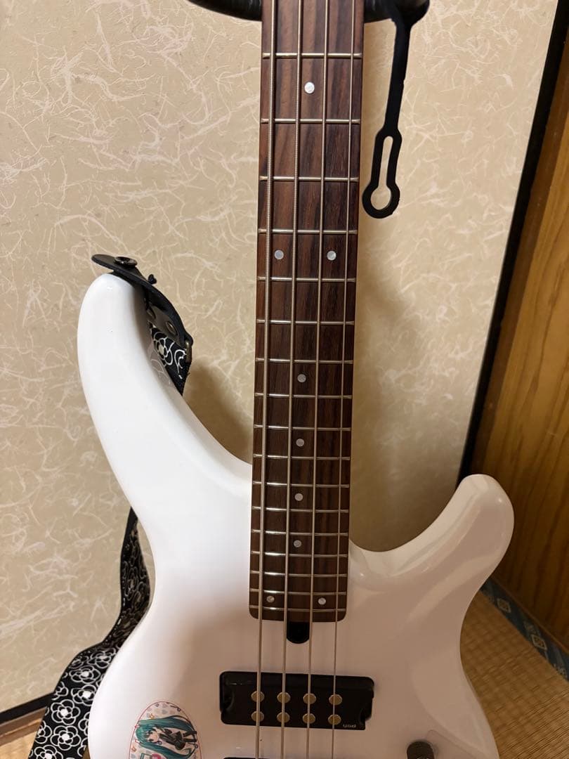 美品、おまけあり　ヤマハ　エレキベース　TRBX304 WH ホワイト