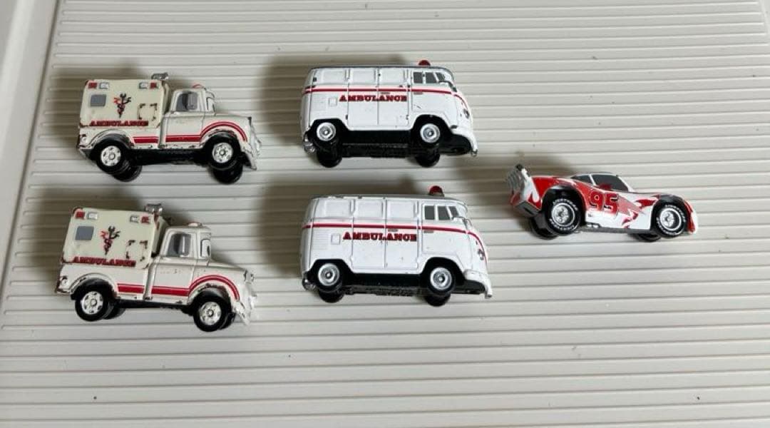 カーズ、ミニカー（トミカ）救急メーター、救急車フィルモア、シュウトドロキペイント