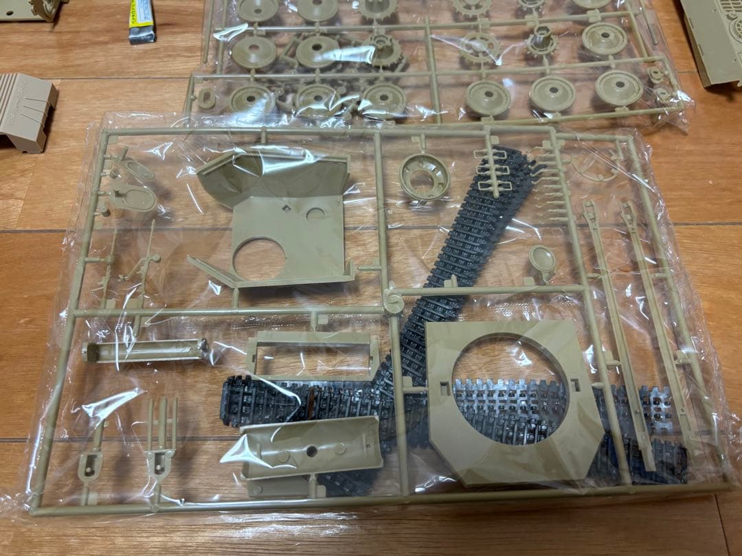 タミヤ 1/35 ドイツ陸軍 パンサー中戦車 リモコンタンク 未組立 プラモデル