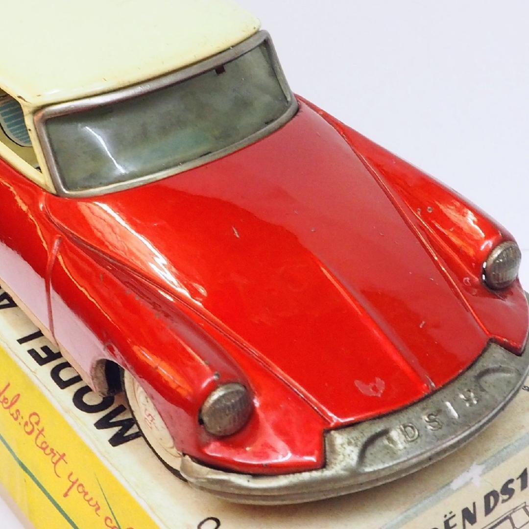 萬代屋【シトロエンDS19赤レッド】ブリキ tin toy car【箱はコピー】