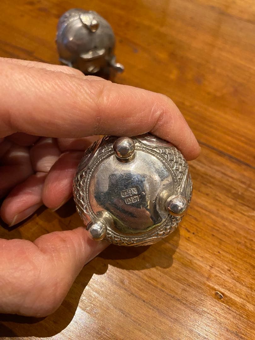 インドのシルバーコンディメント（塩、ペッパー容器）　アンティーク