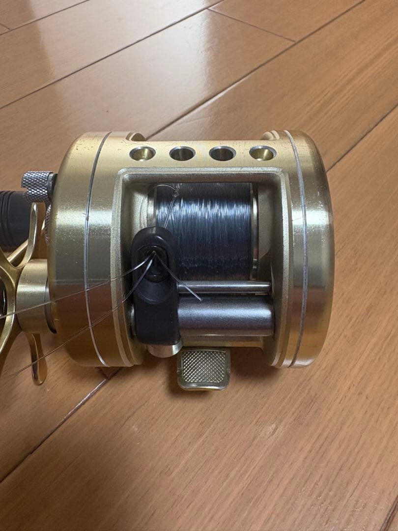 値下げ依頼対応中SHIMANO CALCUTTA 200XT