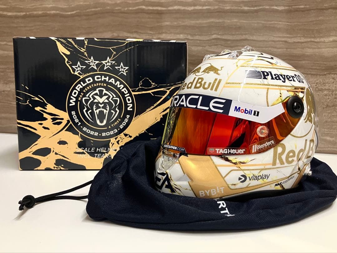 1/2 ヘルメット 2024 M.フェルスタッペン Wチャンピオン4連覇仕様