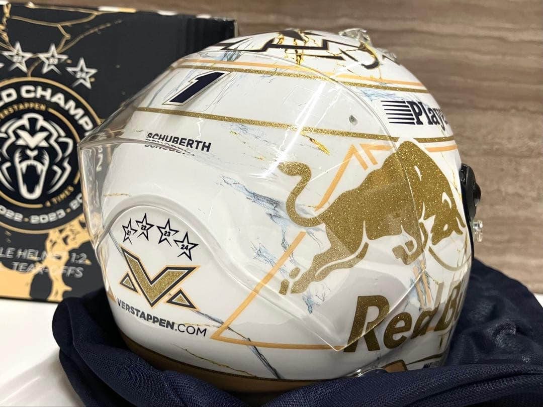 1/2 ヘルメット 2024 M.フェルスタッペン Wチャンピオン4連覇仕様