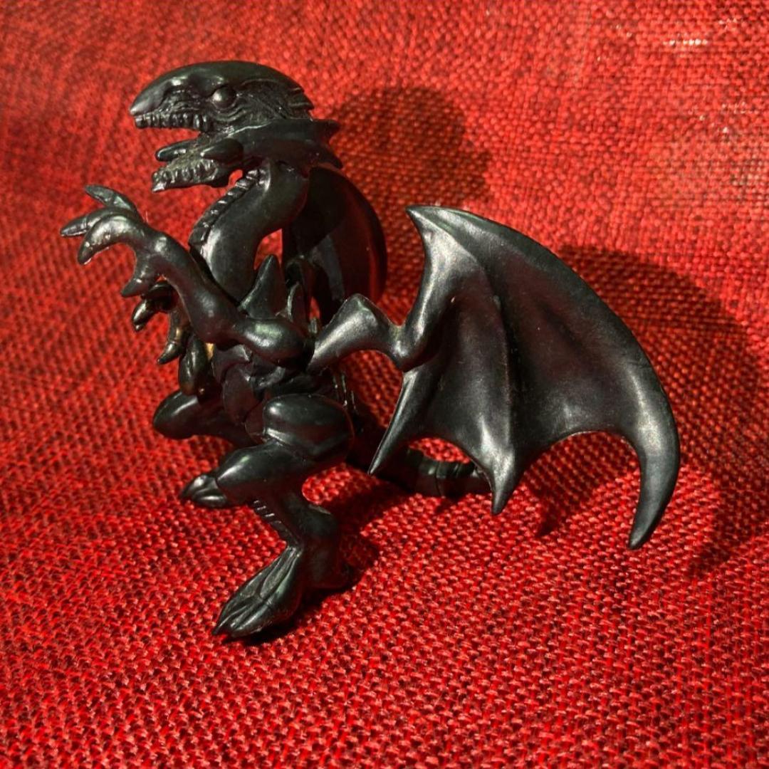 ブルーアイズホワイトドラゴン1000名限定フィギュア