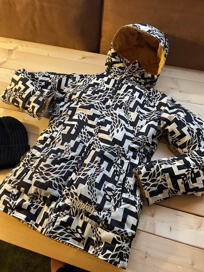 Burtonトップス＆HOLDENボトムス【S】美品上下セット＋ビーニー付き