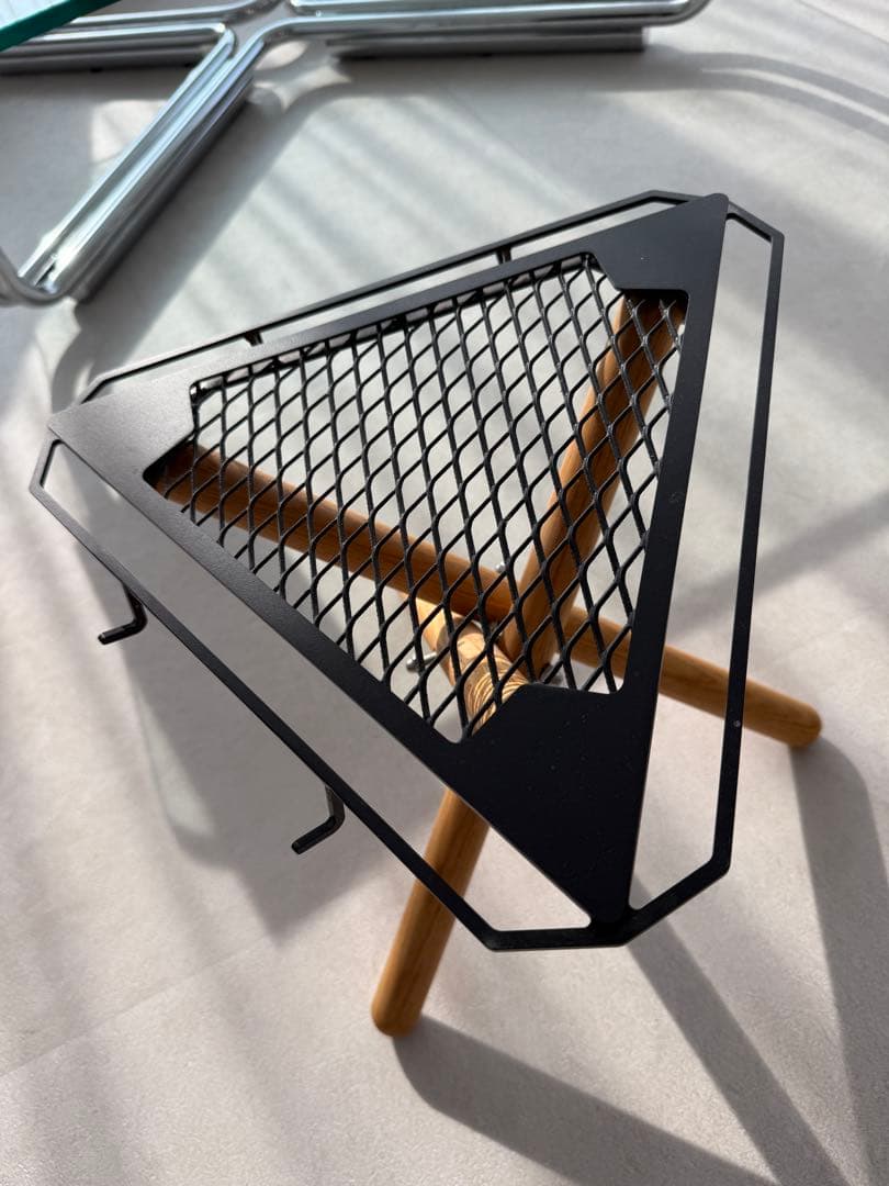 ソマビト　アウトドア用三角形テーブル