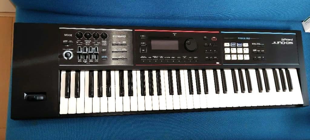 Roland JUNO-DS61 専用ケース付き