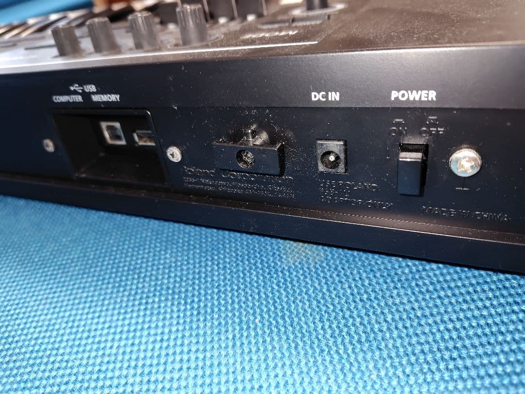 Roland JUNO-DS61 専用ケース付き