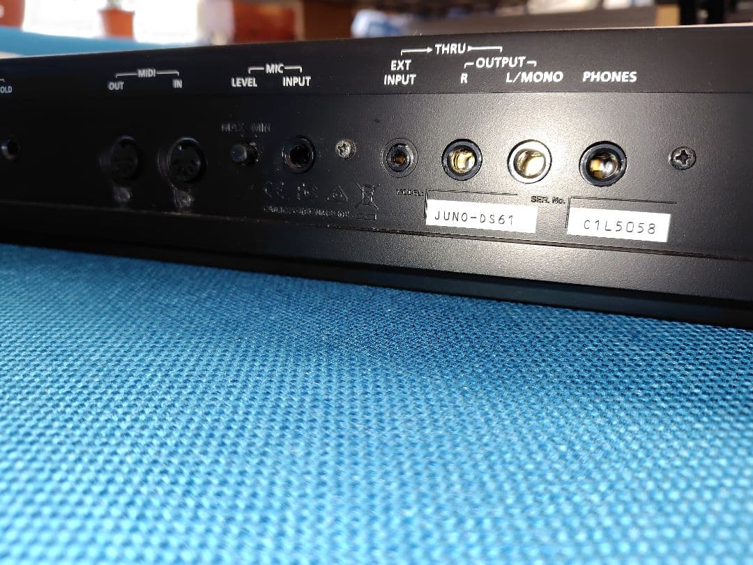 Roland JUNO-DS61 専用ケース付き