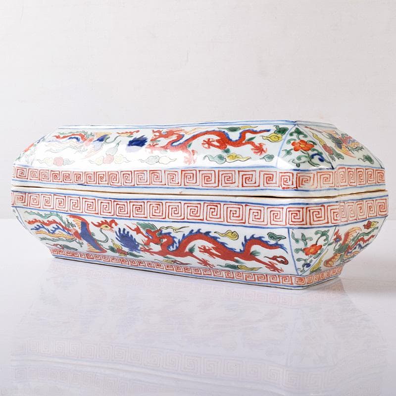 中国　大明萬歴年製款　五彩　龍鳳凰文　四方蓋物　M　R8254