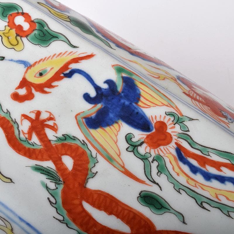 中国　大明萬歴年製款　五彩　龍鳳凰文　四方蓋物　M　R8254