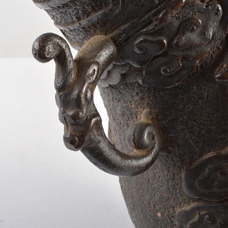 中国　古銅　人物文　双獣耳瓶　重さ約1709g　V　R6196