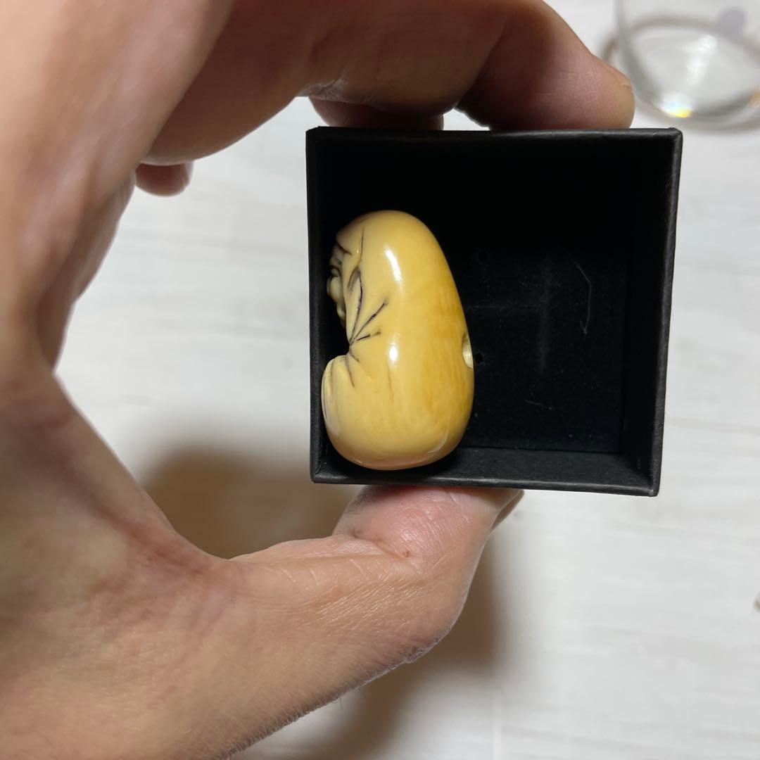 根付 達磨 骨 牙等天然素材。