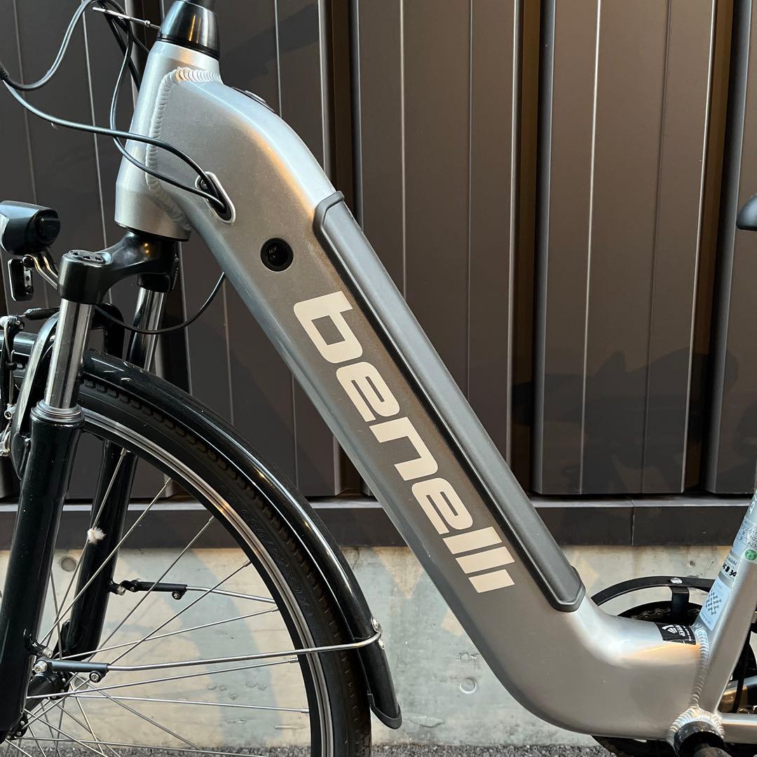 極美品　benelli 電動アシスト自転車 シルバー