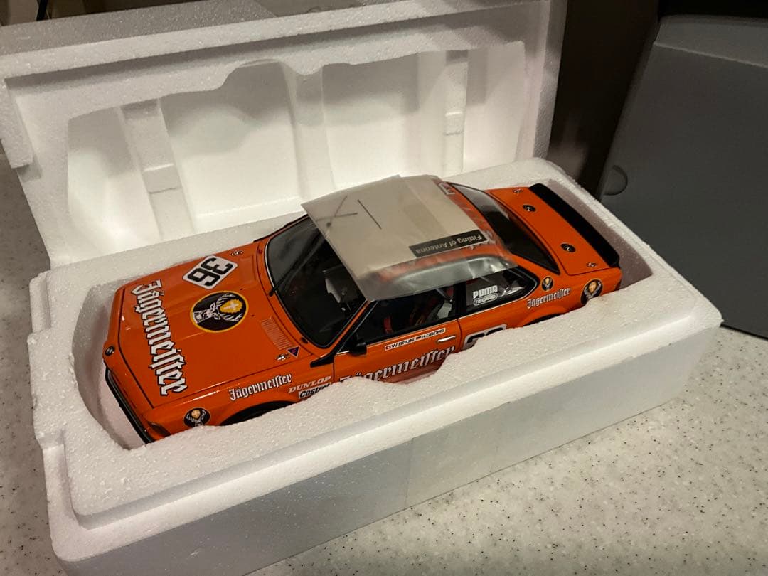 Autoart  635CSi オートアート ディーラー別注 1/18