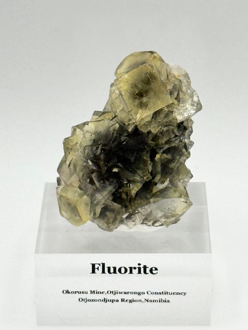 イエローフローライト　ナミビア　オコルス産　蛍石　原石　鉱物標本　天然石　隕石