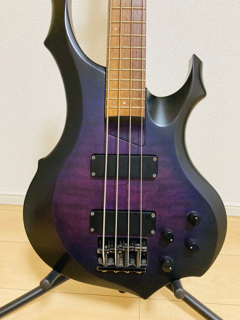 『エレキベース』　Edwards ラルクのtetsuya氏モデル　演奏問題無し