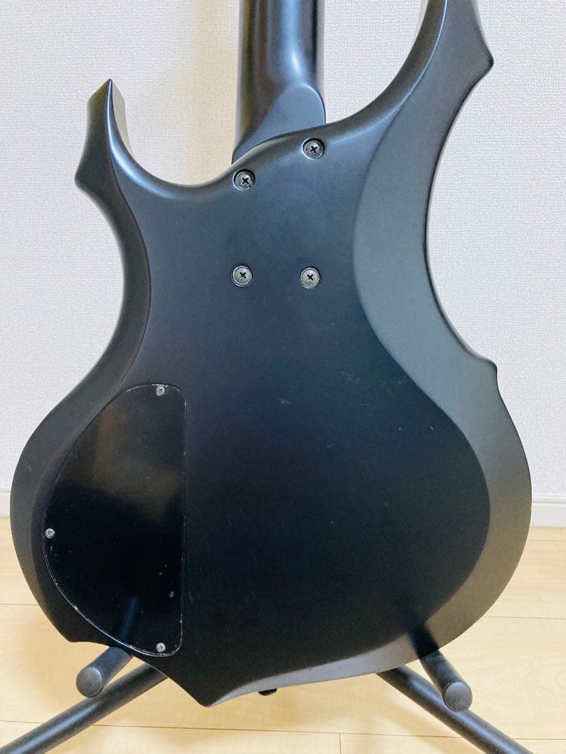 『エレキベース』　Edwards ラルクのtetsuya氏モデル　演奏問題無し