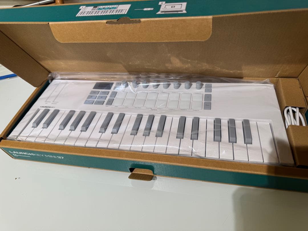DTM・DAW Novation Launchkey 37 white