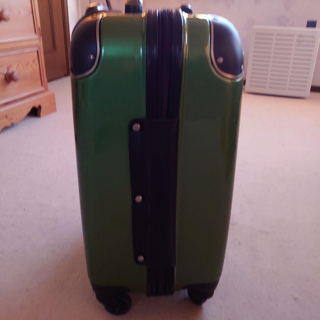 緑色ハードシェルキャリーケース