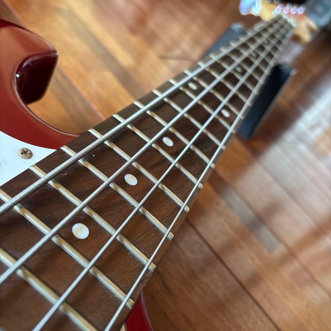 エレキベース　(小型ボディ) レッドカラー