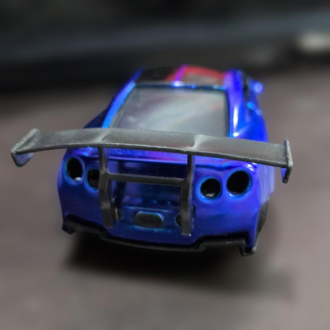 青いスポーツカー ミニカー リアウィング付き