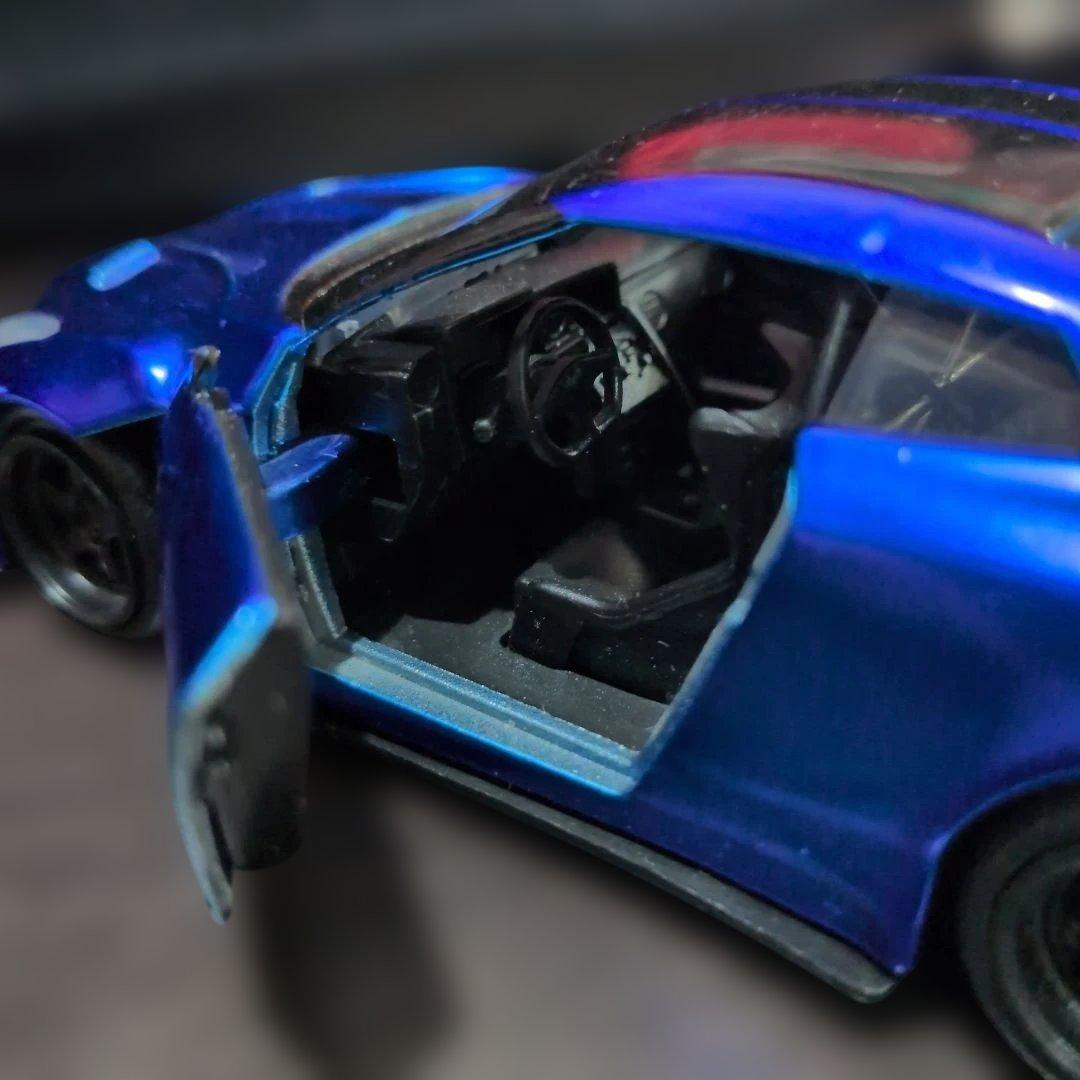 青いスポーツカー ミニカー リアウィング付き