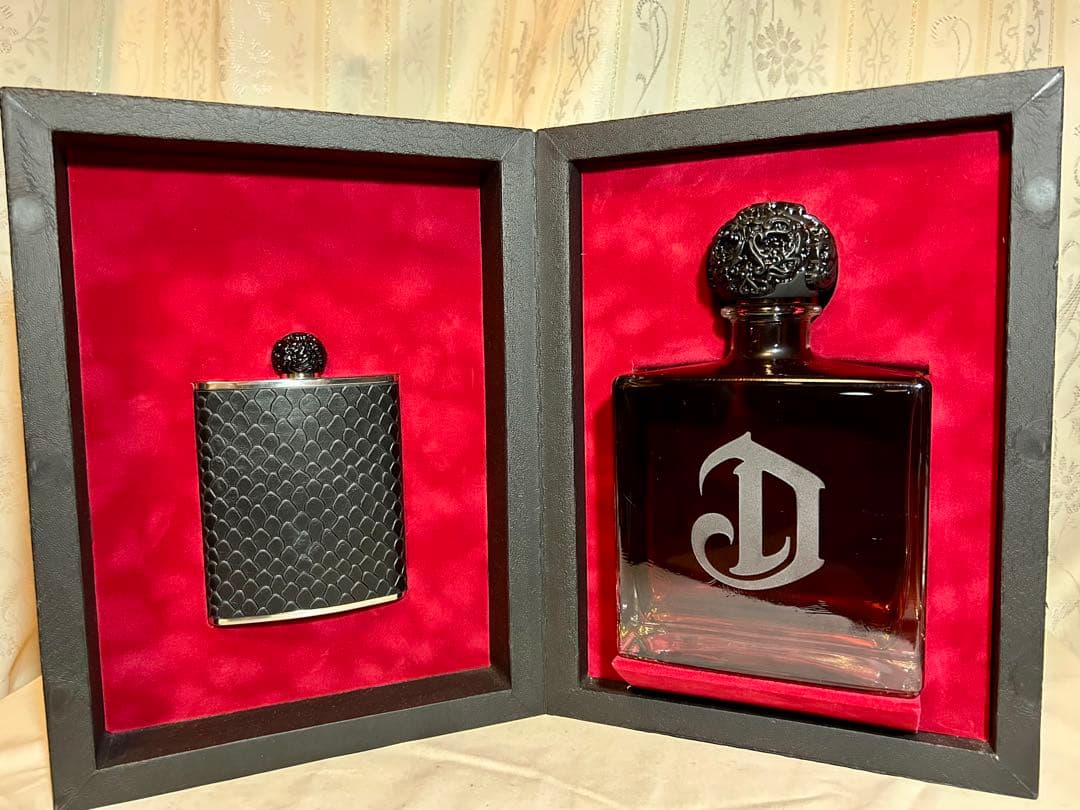 デレオンテキーラ　レオナ　ヒップフラスコ付き