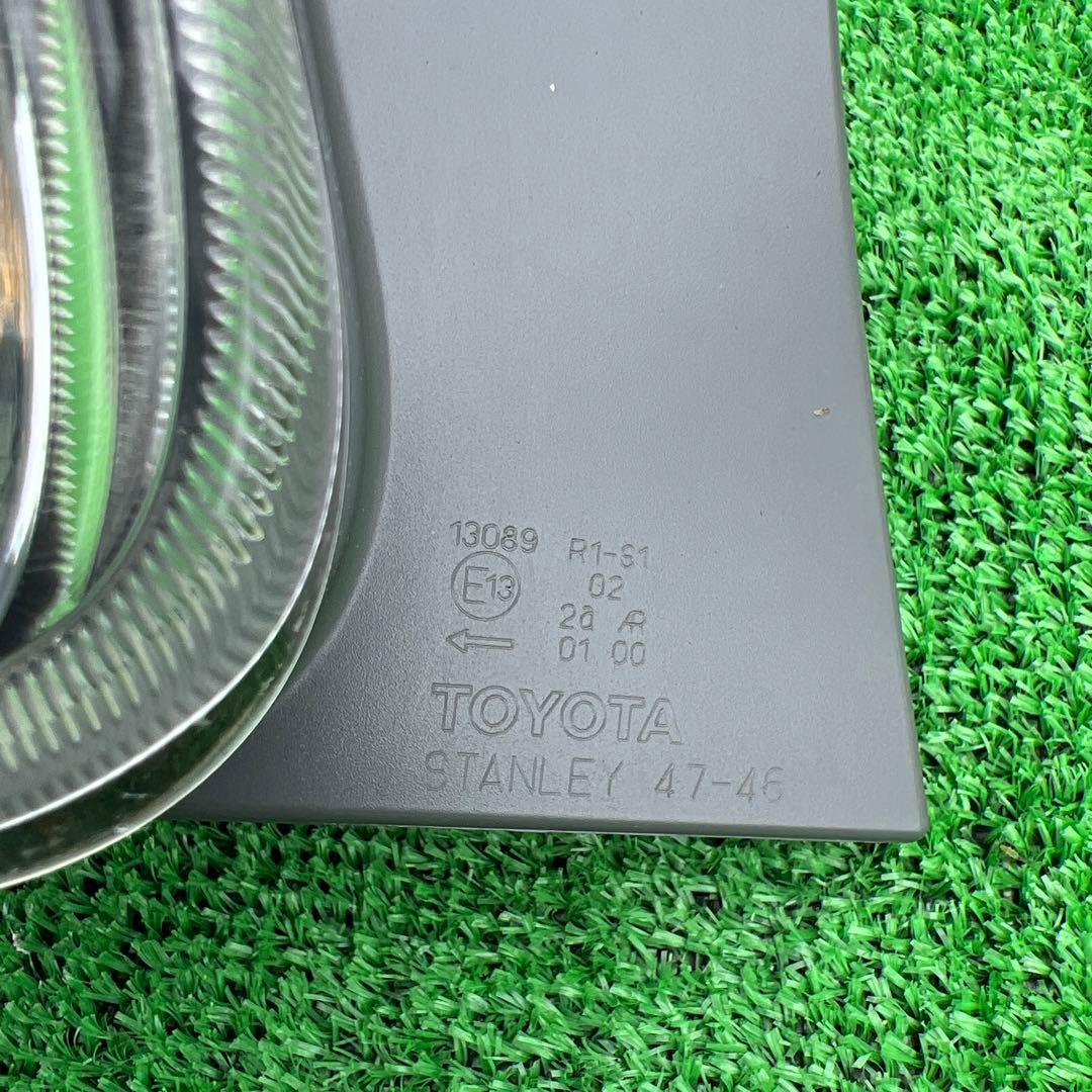 プリウスアルファ  プリウスα  左テールランプ