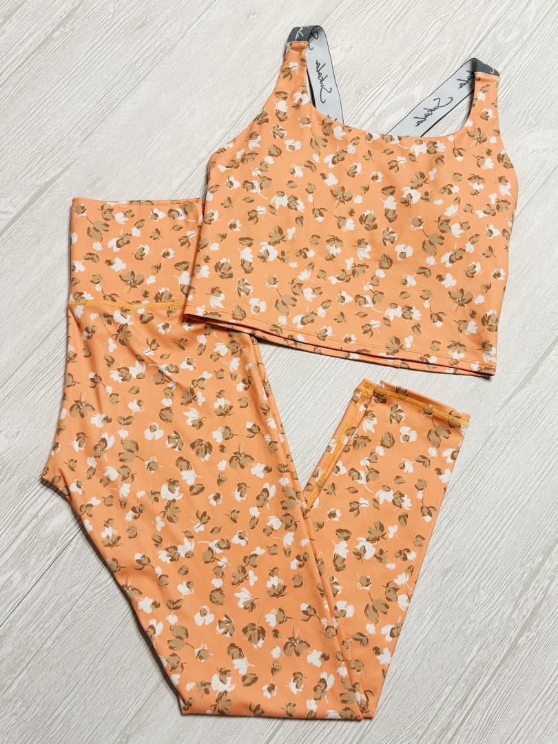 【美品】SUKALA　ビタミンカラー花柄セットアップ　Mサイズ