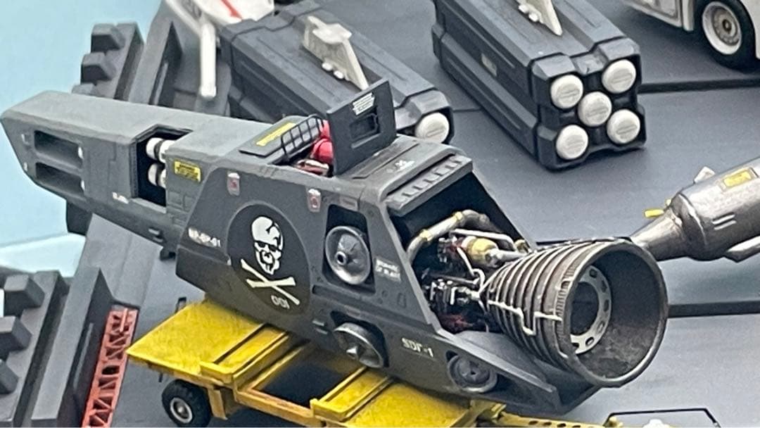 プラマックス　バリキリー ロイフォッカー機　整備中ジオラマ