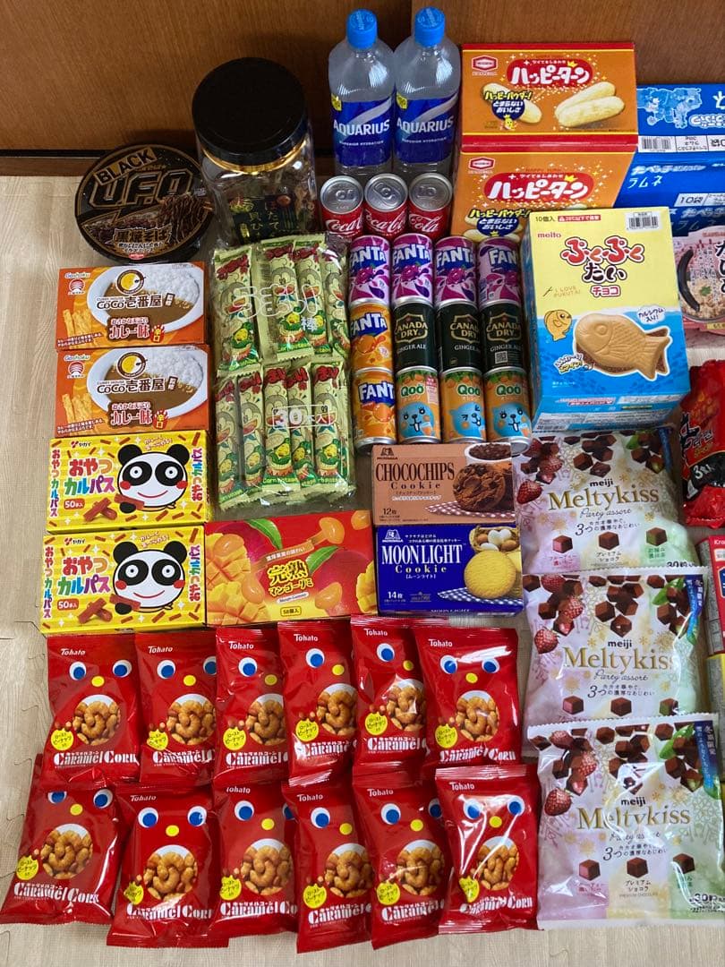 ①大容量お菓子詰め合わせ(16,000円相当)