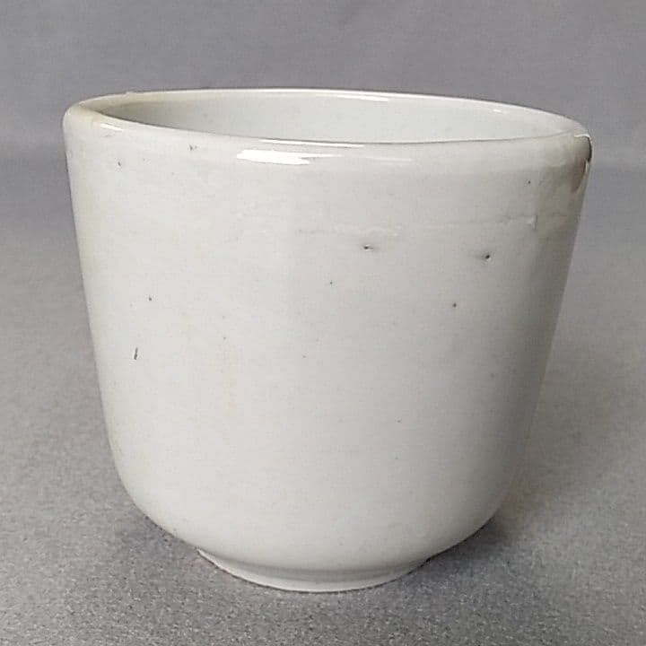 白磁立ちぐい吞み　白磁ぐい呑み　白磁茶碗　白磁筒茶碗