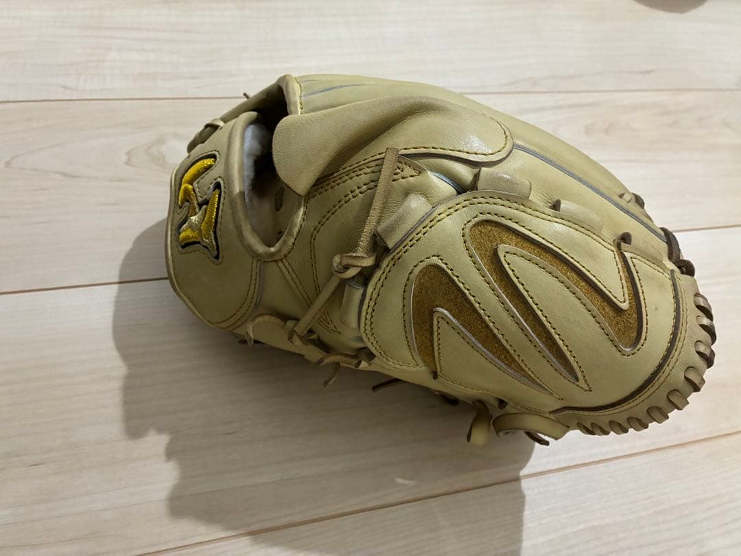 ワールドペガサス　硬式ベージュグローブ 金色刺繍　投手用　右利き