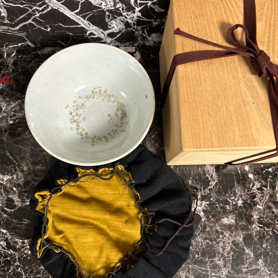 李朝、高麗白磁椀、ふく紗、無傷。桐箱。